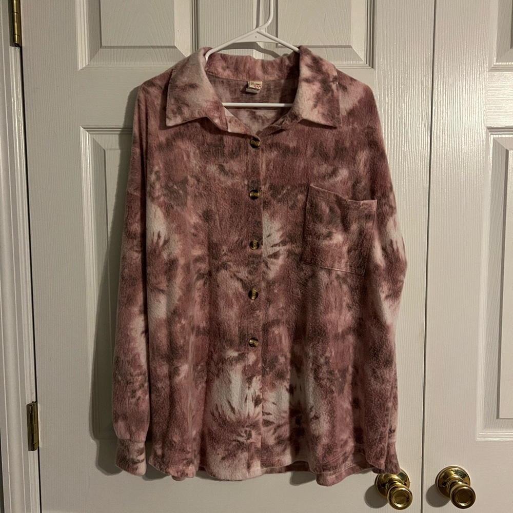 1X pink button up shaket.